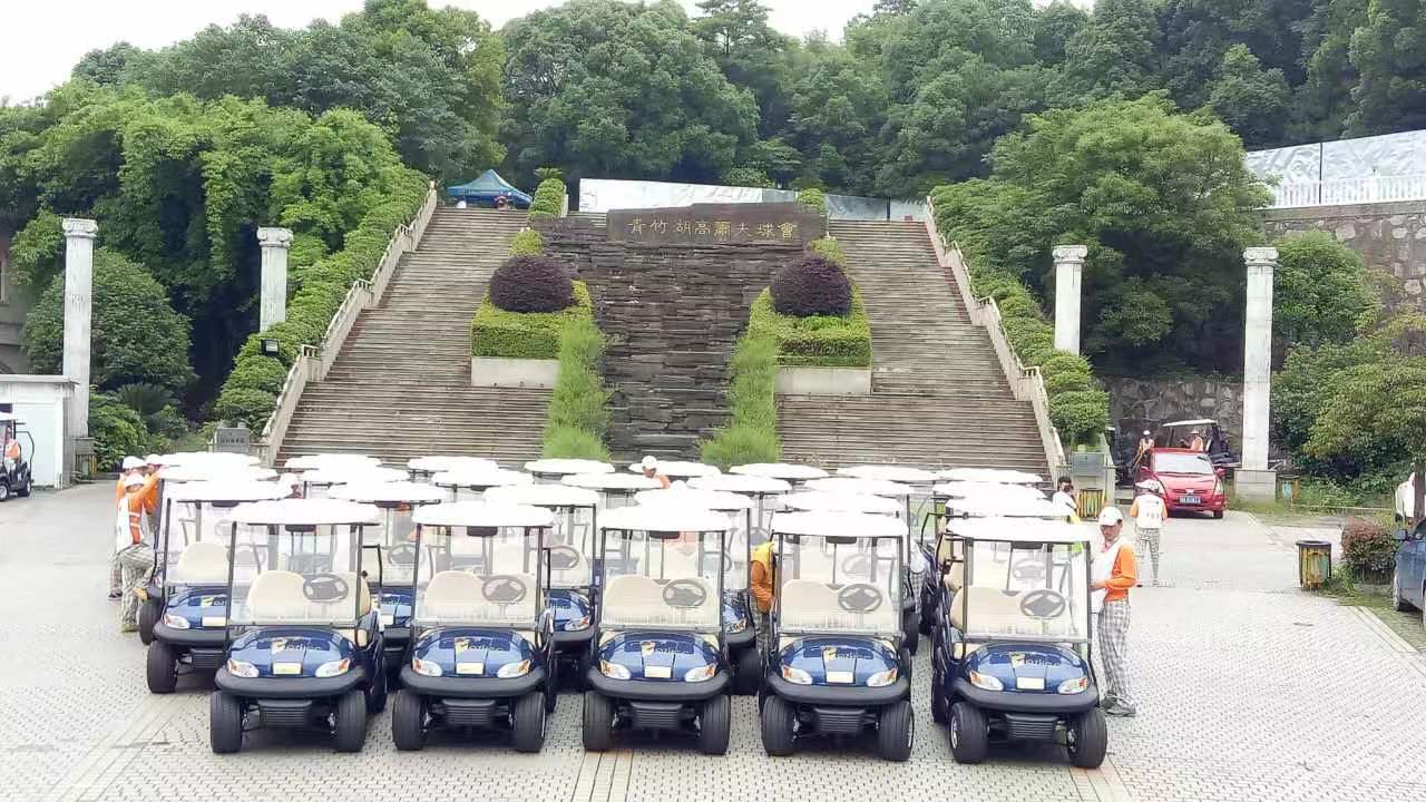 高爾夫球車(chē)交付儀式